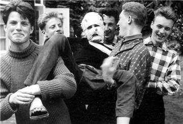 Spaß musste auch schon damals sein: Dieses Foto ist 1958 bei einem Landschulheim-Aufenthalt in Ahlhorn entstanden.