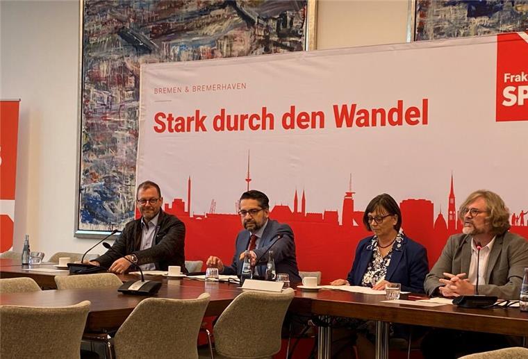 150 Euro pro Monat extra für Erzieher: SPD will im Land Bremen den Geldhahn aufdrehen SPD-Fraktionschef Mustafa Güngör (Zweiter von links) sowie seine beiden Stellvertreter Martin Günthner (links) und Ute Reimers-Bruns stellen die politischen Schwerpunkte für die nächsten vier Jahre vor. Rechts im Bild: SPD-Pressesprecher Andreas Reißig