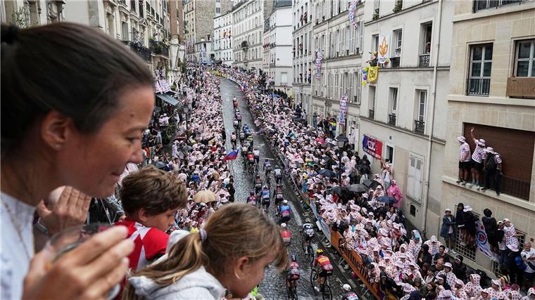 Rad-Held Lipowitz: Lange Party-Nacht und ein Paris-Bummel Spektakel auf dem Montmartre: In Paris endete die 21. Etappe der Tour.