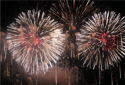 Spektakuläres Höhenfeuerwerk wird es dieses Silvester nirgendwo geben. Kleinstfeuerwerk wie Wunderkerzen und Knallerbsen, die ganzjährig erworben werden können, dürfen dagegen überall verwendet werden.