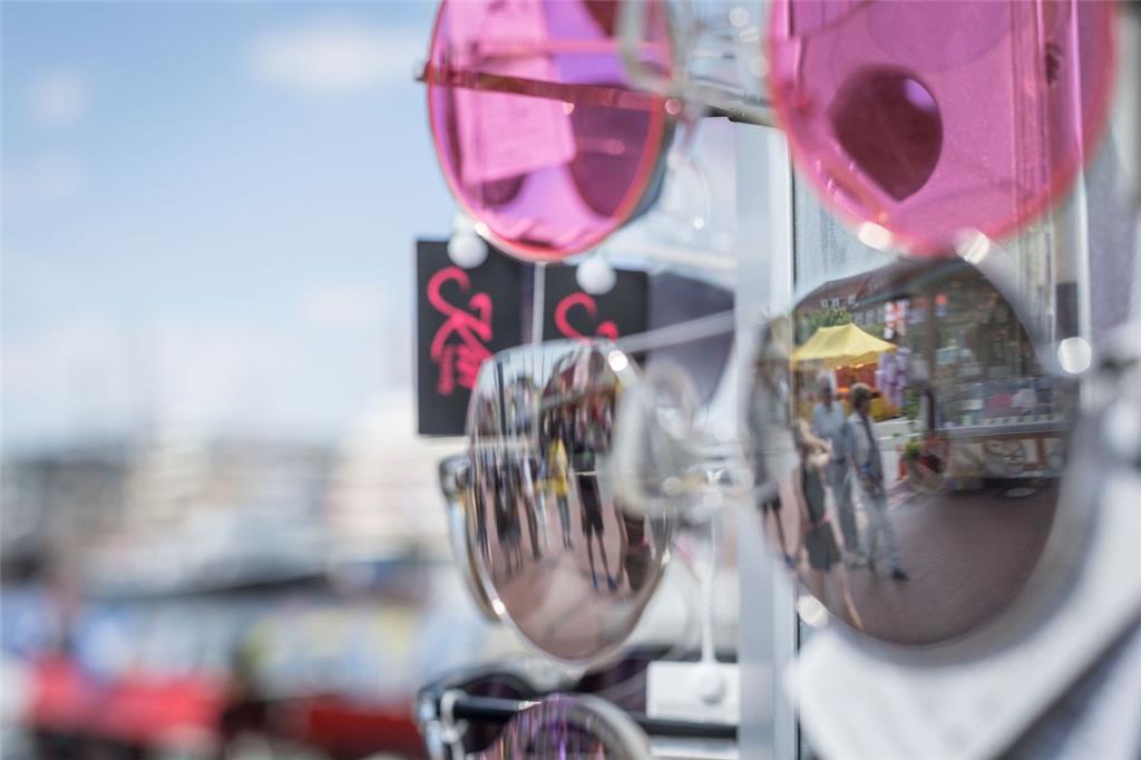 Spiegelbilder. Seestadtfest 2018 in Bremerhaven. Foto: Hartmann