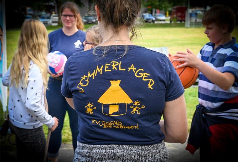 Ferienspaß und Erholung für rund 300 Kinder Spiel und Spaß im Sommerlager der evangelischen Jugend in der Rheinstraße.