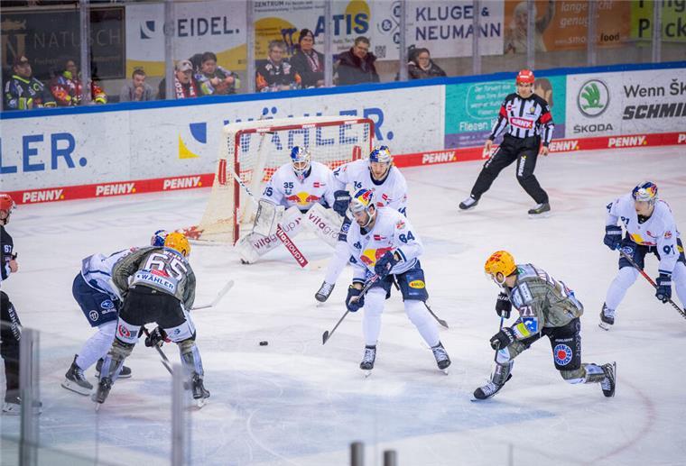 Spiel vier zwischen den Fischtown Pinguins und dem EHC Red Bull München war lange offen.