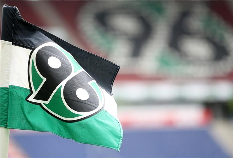 Hannover 96: Fußballer verstoßen gegen Corona-Auflagen Spieler von Hannover 96 haben gegen Corona-Auflagen verstoßen.