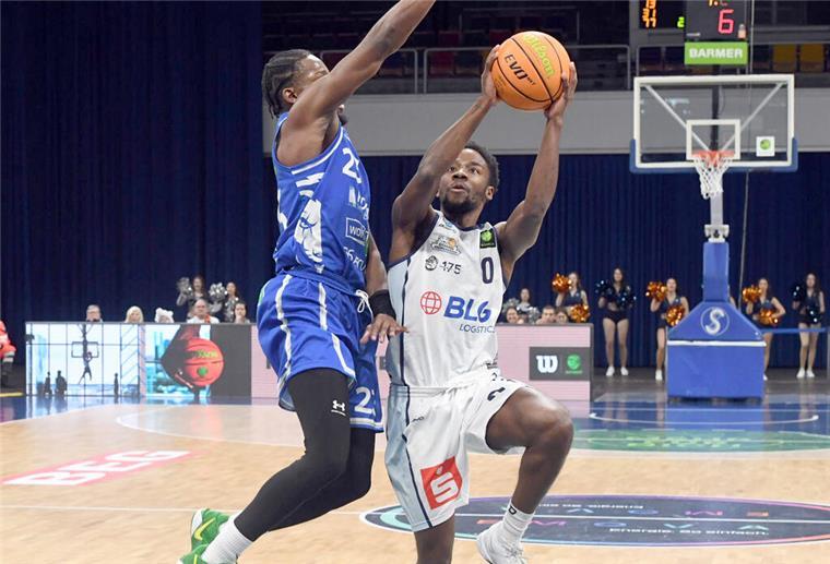 Playoffs krönen eine tolle Saison Spielmacher Elijah Miller (rechts) hat großen Anteil an der tollen Saison der Eisbären.