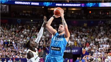 Spielten auch bei EM und WM gegeneinander: Schröder und Doncic.