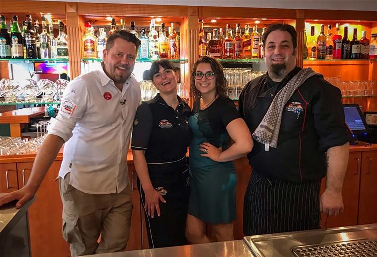 Lunesteder Gastronom nimmt an TV-Wettkampf teil Spitzenkoch Mike Süsser (links) mit Sonia und Terry Matteo und Marco de Matos.
