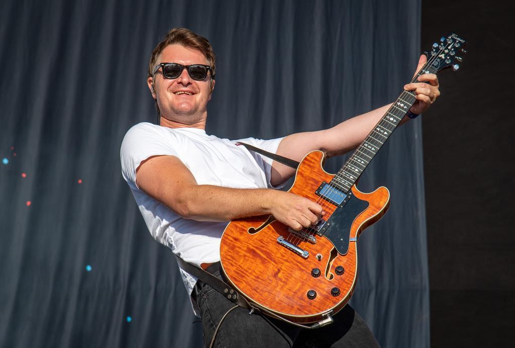 Spontaner Auftritt von Madsen beim Deichbrand-Festival. Gestern noch in Köln, he...