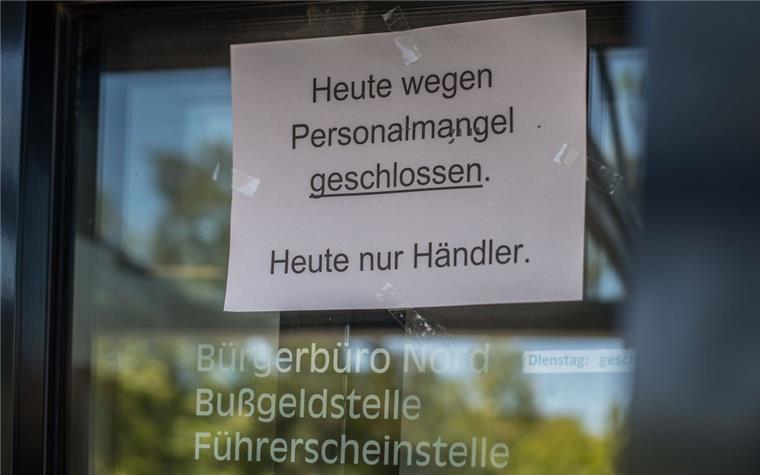 Bremerhaven: Situation verschärft sich im Bürgerbüro Nord Spontankunden mussten am Mittwoch draußen bleiben. Im Bürgerbüro Nord sind zusätzlich zum Personalmangel auch noch Kollegen ausgefallen.