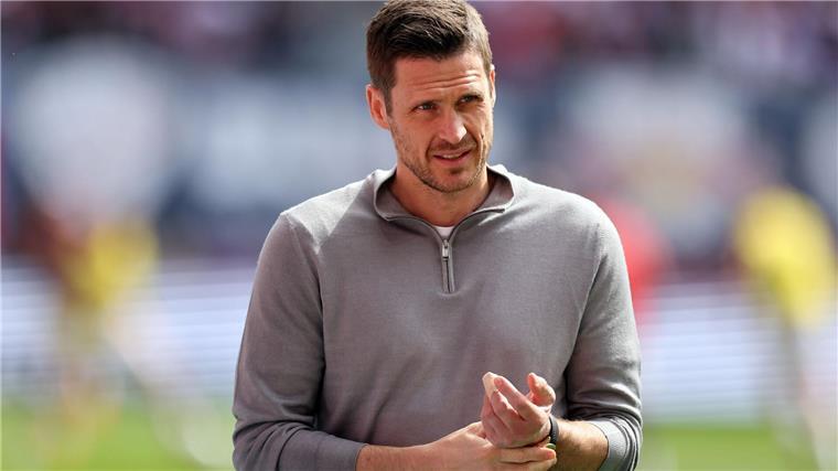 Kehl nennt Situation im Sturm „nicht optimal“ Sportdirektor Sebastian Kehl nennt die Personalsituation mit vier Stürmern beim BVB „nicht optimal“