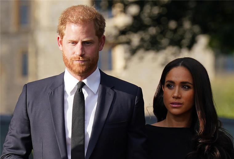 Spotify beendet Zusammenarbeit mit Harry und Meghan ARCHIV - 10.09.2022, Großbritannien, Windsor: Prinz Harry, Herzog von Sussex, und seine Frau Meghan, Herzogin von Sussex, treffen nach dem Tod der britischen Königin auf Schloss Windsor ein. (zu dpa "Spotify beendet Zusammenarbeit mit Harry und Meghan vorzeitig") Foto: Kirsty O'connor/PA Wire/dpa +++ dpa-Bildfunk +++
