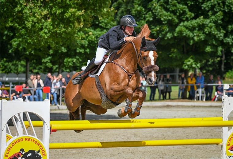 Josch Löhden siegt im Großen Preis der Elmloher Reitertage Josch Löhden mit seinem Pferd Ultimus.