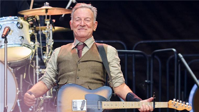 Springsteen kritisiert Umgang mit Demonstranten in LA Springsteen wandte sich auch direkt an seine Fans aus Ostberlin.
