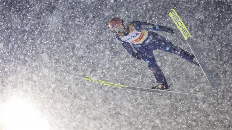 Generalprobe misslingt: Skispringer schwächeln vor Tournee Springt in Engelberg hinterher: Pius Paschke.