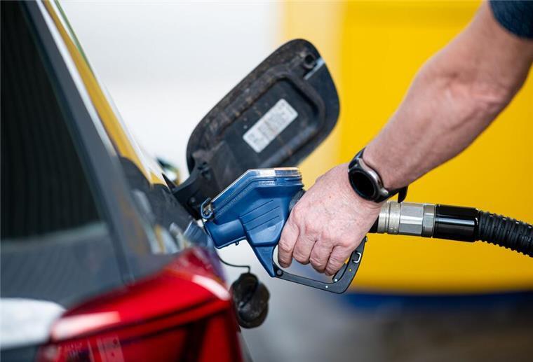 Mit unserer Live-Übersicht finden Autofahrer in Nürnberg immer die günstigste Tankstelle für Super E5, E10 oder Diesel in ihrer Nähe.