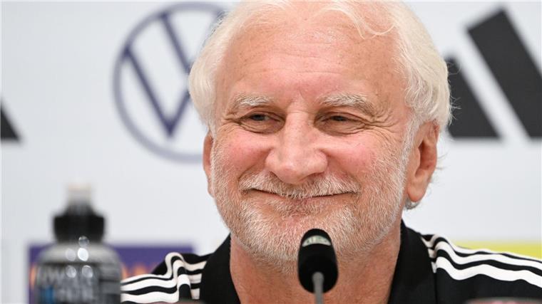 Völler warnt auch ohne Brandherde: EM geht jetzt neu los Spürt große Vorfreude auf die K.-o.-Phase: DFB-Sportdirektor Rudi Völler.