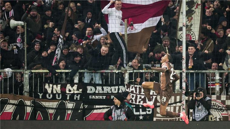 Doppeltorschütze lässt St. Pauli gegen Union jubeln St. Paulis Morgan Guilavogui feiert sein Tor zum 1:0.