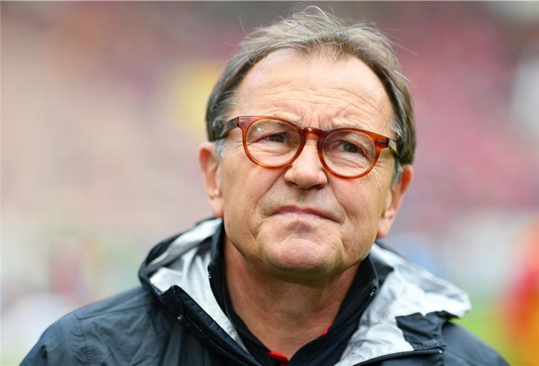Lienen: der Fußball muss sich verändern St. Paulis Technischer Direktor Ewald Lienen fordert ein Umdenken im Profifußball.