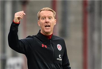 St. Paulis Trainer Timo Schultz erwartet gegen Jahn Regensburg einen Sieg seiner Mannschaft..