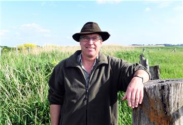 Stadtjägermeister Holger Bartels erschoss vergangene Woche ein Reh in der Weser. Im Netz bekommt er dafür einen Shitstorm ab.