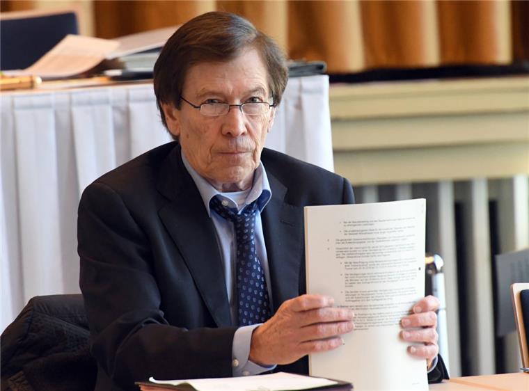 Zweifel an Teisers Rolle: Opposition spricht von Stasi-Methoden Stadtrat Michael Teiser und sein Parteikollege Torsten Neuhoff haben im Magistrat das Anstellungsverhältnis einer unbequemen Umweltaktivistin durchleuchten lassen. Foto Scheer