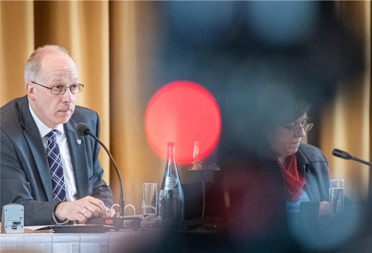 Bremerhaven: Stadtparlament soll am 9. Juni wieder tagen Stadtverordnetenvorsteher Torsten von Haaren teilte mit, dass die für den 7. Mai geplante Stadtverordnetenversammlung verschoben wird.