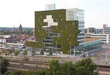 Städte müssen Mut beweisen, sagt Anja Bierwirth. Beispiel: Das Bürgerbüro der Gemeinde Venlo ist ein besonderes Gebäude, da es nach dem Prinzip der Kreislaufwirtschaft, „Cradle to Cradle“ (C2C), entworfen und gebaut wurde.