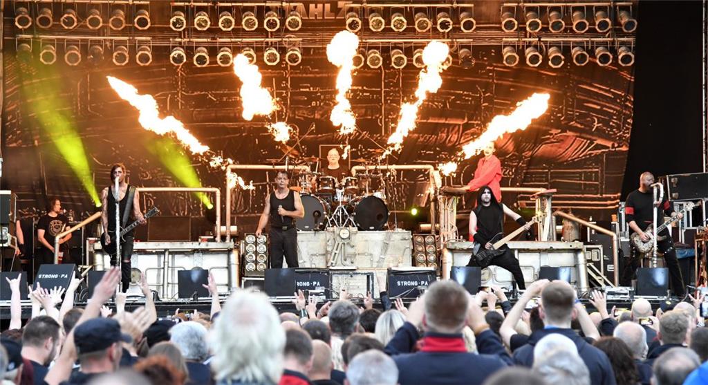 Stahlzeit und Pyro-Show. Foto: Scheschonka