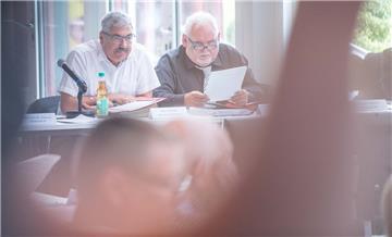 Standen heftig in der Kritik wegen der Grundwasserpoblematik in Wulsdorf: Oberbürgermeister Melf Grantz (SPD) und Umweltstadtrat Hans-Werner Busch (SPD).