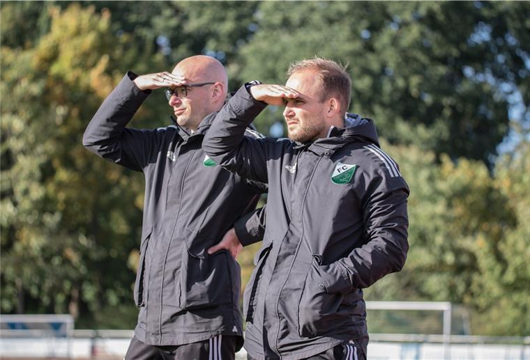 Hagen/Uthlede: Co-Trainer ist jetzt am Ruder Standen seit letztem Jahr September zusammen beim FC Hagen/Uthlede an der Seitenlinie: Nun übernimmt Tjark Seidenberg (re.) von seinem Mentor Carsten Werde, mit dem er die gleiche Fußball-Philosophie teilt.