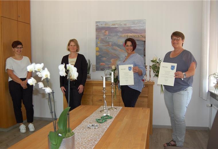Trauungszermonie schon geübt Standesbeamtin Wiebke Jüchter (2. von links) hat nun drei Vertreterinnen (von links): Irina van Lessen sowie neu Christiane Hagen und Daniela Maurischat.