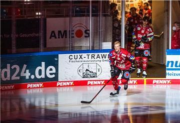 Stanislav Dietz (Mitte) läuft auch in der kommenden Saison für die Fischtown Pinguins auf.