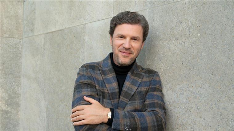 Kotschanowski wird Chefdirigent der NDR Radiophilharmonie Stanislav Kochanovsky übernimmt ab der Spielzeit 2024/25 die Position des Chefdirigenten der NDR Radiophilharmonie.