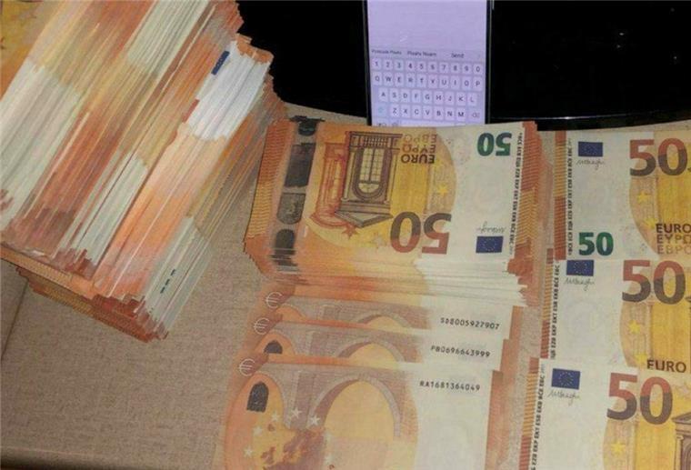 Falschgeld, Hetze, Fake News: Der Telegram-Sumpf in Bremerhaven Stapelweise Falschgeld wird in einer öffentlichen Telegram-Gruppe mit Bezug zu Bremerhaven angeboten. Ein Beispiel dafür, dass Telegram auch bei uns nicht nur ein Messenger, sondern auch eine Art "Darknet für jedermann" ist.