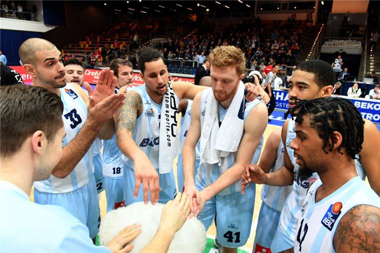 Eisbären fordern Alba Berlin alles ab Starke Teamleistung der Eisbären.