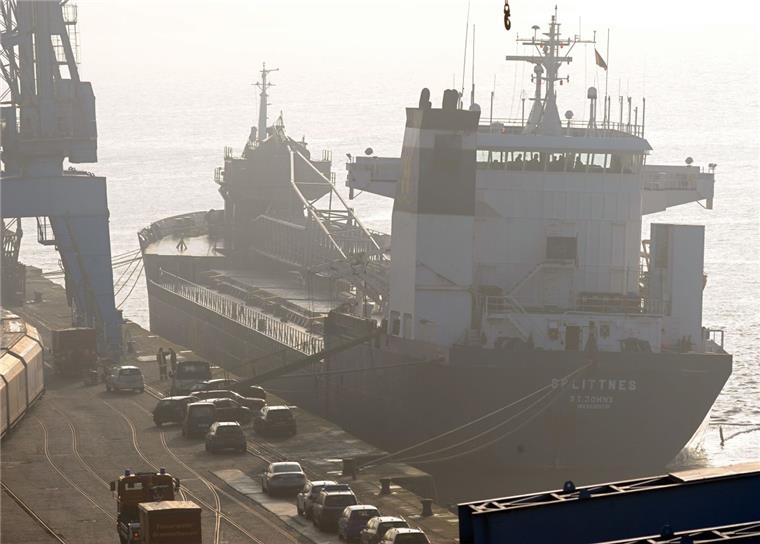 Ständiges Hupen im Hafen schreckt Bremerhavener aus dem Schlaf - Wetter ist schuld Starker Nebel war die Ursache für lautstarkes Hupen im Hafenbereich in der Nacht zu Sonntag.