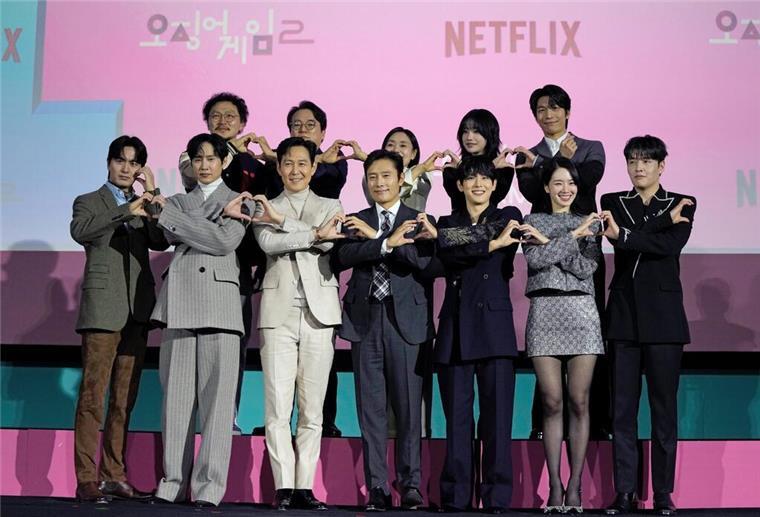 Start von Staffel zwei: Welterfolg „Squid Game“ geht weiter Stars der Serie „Squid Game“ bei der Weltpremiere der zweiten Staffel in Seoul am 9. Dezember (Foto aktuell).