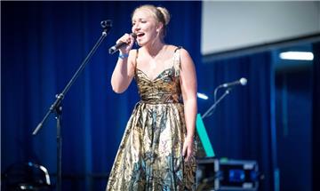 Startnummer 2: Laura Zwingel. Die 20-Jährige trat bereits das vierte Mal beim Sä...