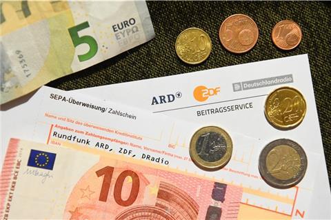 Statt 17,50 Euro soll der Rundfunkbeitrag bald 18,36 Euro kosten.