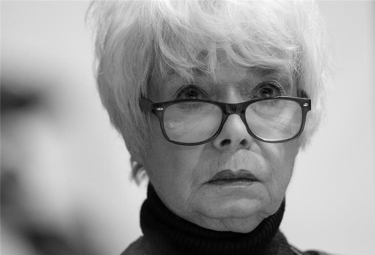 Die Jüngste aus „Klimbim“ - Ingrid Steeger gestorben Steeger hatte in den 1970er Jahren als die freche Blonde aus der ARD-Comedy „Klimbim“ das Publikum für sich gewonnen. Zuletzt war es um die Schauspielerin ruhig geworden. Jetzt ist Ingrid Steeger gestorben.