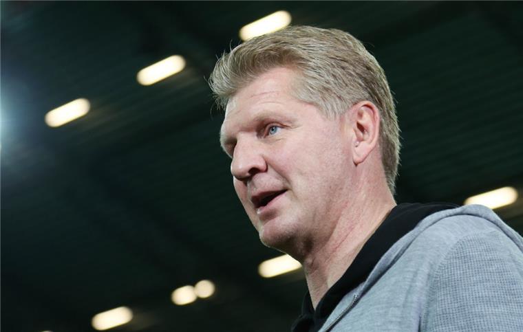 SC Paderborn schmeißt Trainer Stefan Effenberg raus Stefan Effenberg ist nach zwölf Spielen ohne Sieg nicht mehr Trainer beim Fußball-Zweitligisten SC Paderborn.