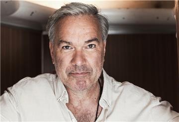 Stefan Gwildis feiert am 12. September, 19 Uhr, im TiF den 100. Geburtstag von Wolgagng Borchert mit seinem Programm: „Pack das Leben bei den Haaren…!“ . 