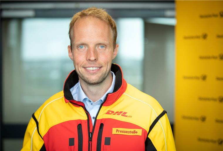 „Kontaklose Paketzustellung ist möglich“ Stefan Laetsch, Pressesprecher der Deutschen Post DHL Group, beantwortet Fragen rund um das Coronavirus und die Paketzustellung.