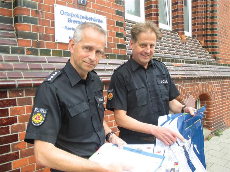 Seestadtfest wird von der Polizei gut abgesichert Stefan Wiebe (rechts) und Fred Koellner koordinieren als Polizeiführer die Einsätze während des Seestadtfestes.
