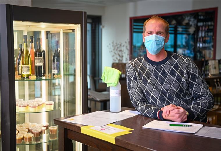 Lockdown: Gastronomen und Hoteliers möchten lieber arbeiten Steffen Heumann vom Pier 6 will während des Lockdowns mit Außer-Haus-Verkauf punkten. Noch besser wäre es, wenn die Gäste weiter das Restaurant besuchen dürften. Foto Scheschonka