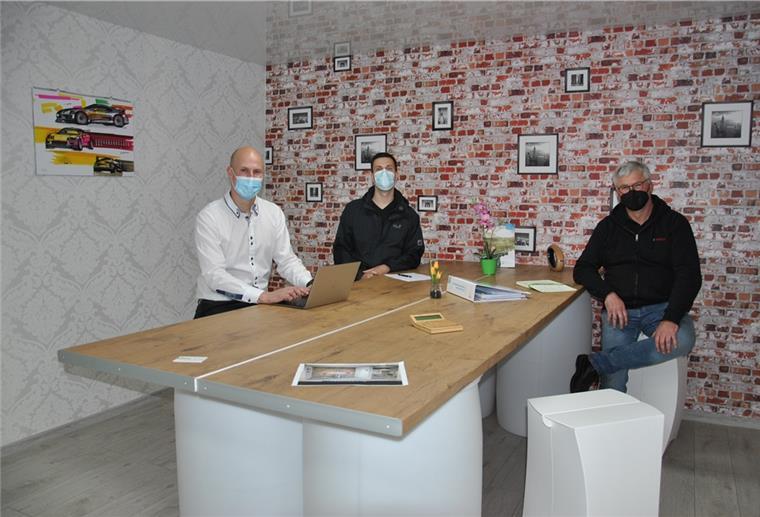Coworking bald auch in Sittensen möglich Steffen Stahlberg, Niklas Tessmann und Bürgermeister Diedrich Höyns (von links) freuen sich, dass es bald die Möglichkeit zum Coworking im Bördeort Sittensen gibt.