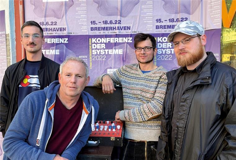 Stehen gemeinsam für den Aufbruch der elektronischen Musikszene in Bremerhaven (von links): Niklas Piatkowski, Jens Carstensen, Jonas Hummel und Jan Braetsch.