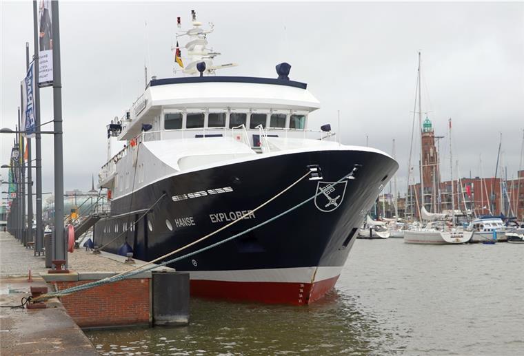 Steht für Luxus, Komfort und „jede Route ist möglich“: Die Kreuzfahrtyacht „Hanse Explorer“ liegt seit Donnerstag bis Ende Juli in Bremerhaven.