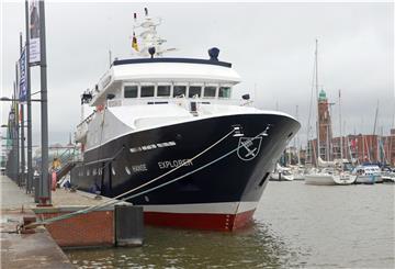 Steht für Luxus, Komfort und „jede Route ist möglich“: Die Kreuzfahrtyacht „Hanse Explorer“ liegt seit Donnerstag bis Ende Juli in Bremerhaven.