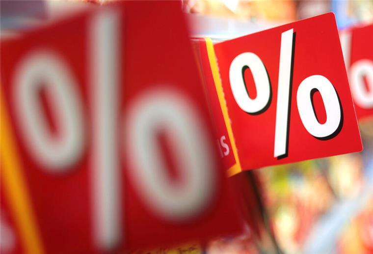 Großer Textildiscounter vor dem Aus: 1.300 Filialen in Gefahr Steht NKD vor einem Besitzerwechsel? Der mögliche Verkauf könnte die Zukunft von 1.300 Filialen, auch in Bremen und Oldenburg, beeinflussen.